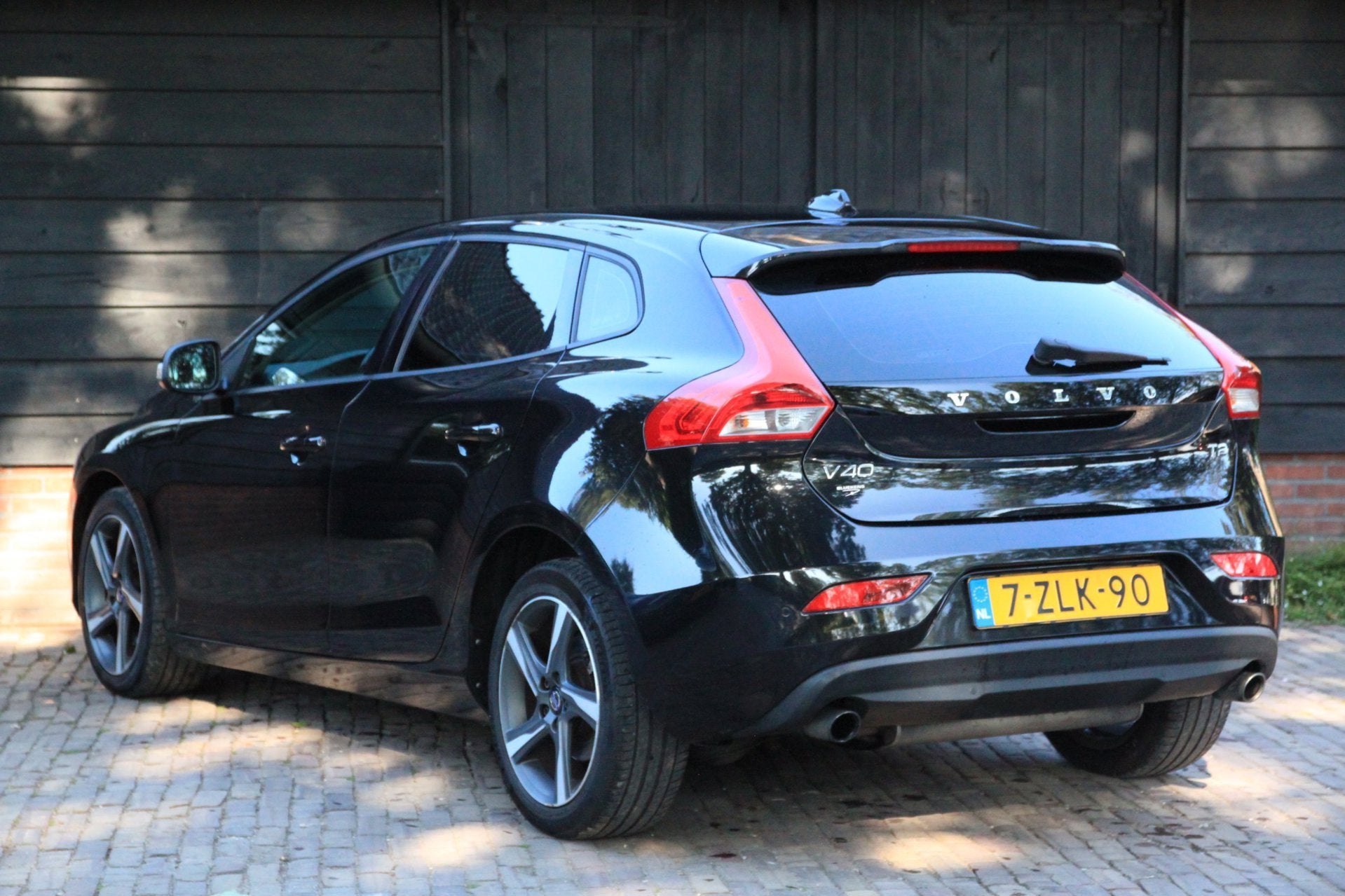 Volvo V40 1.6 T2 Kinetic Navigatie/Parkeersensor/R Design ve, Auto's, Voorwielaandrijving, Stof, Gebruikt, Zwart