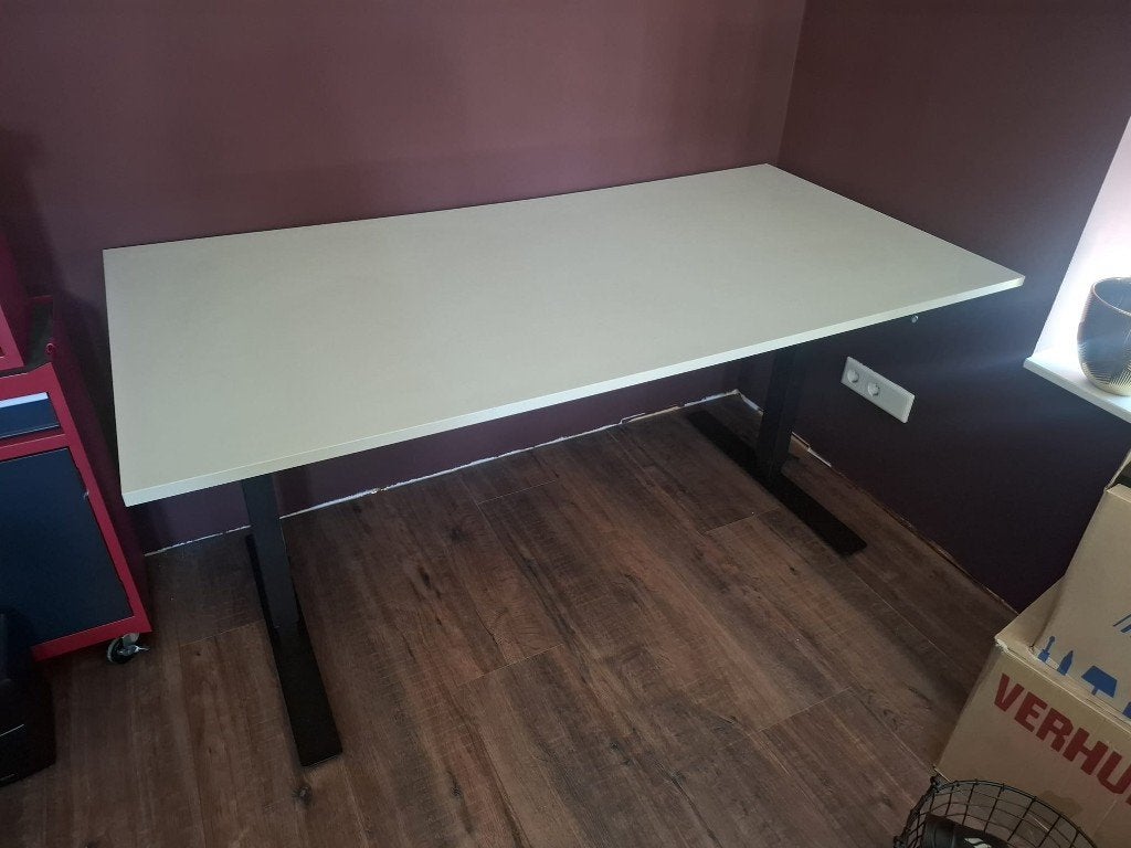 Zit-sta bureau TROTTEN, Huis en Inrichting, Ophalen, Zit-sta bureau, 160 cm, Spaanplaat of MDF