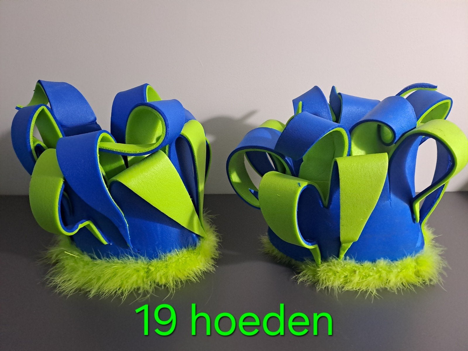 Carnavalskleding groep - 16 complete sets, Ophalen, Gebruikt