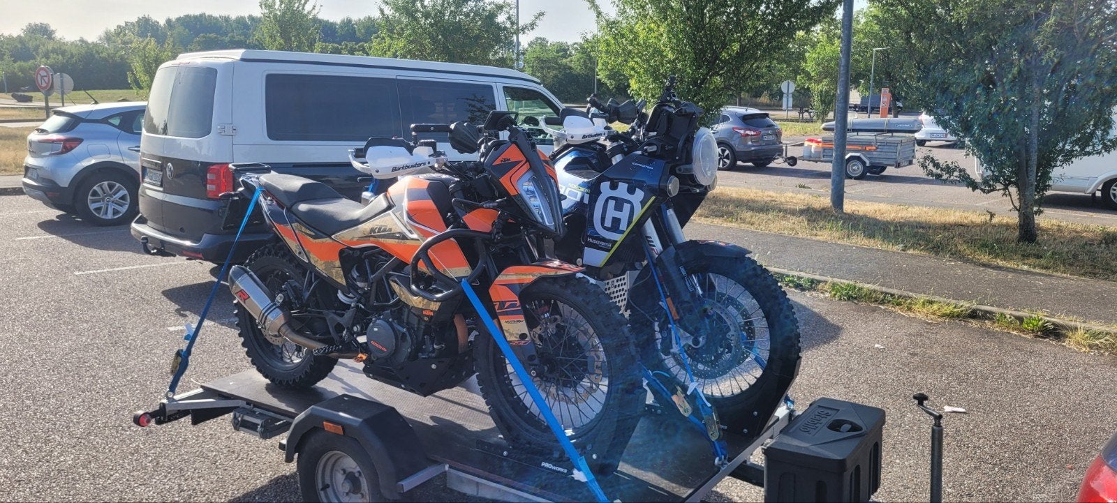 Geremde Motortrailer te huur, Aanhangwagen