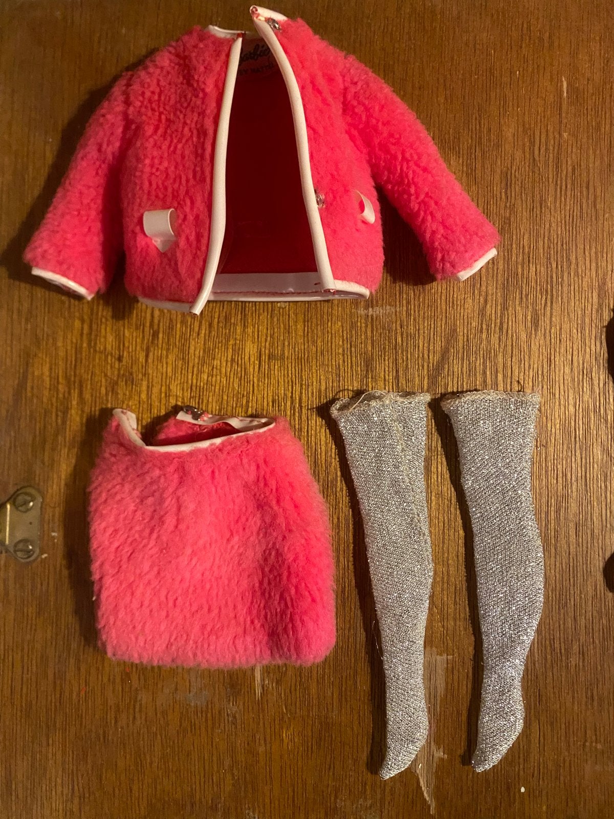 Vintage Barbie Snug Fuzz #1813 Outfit - Roze Jasje en Rokje, Ophalen of Verzenden, Gebruikt, Barbie