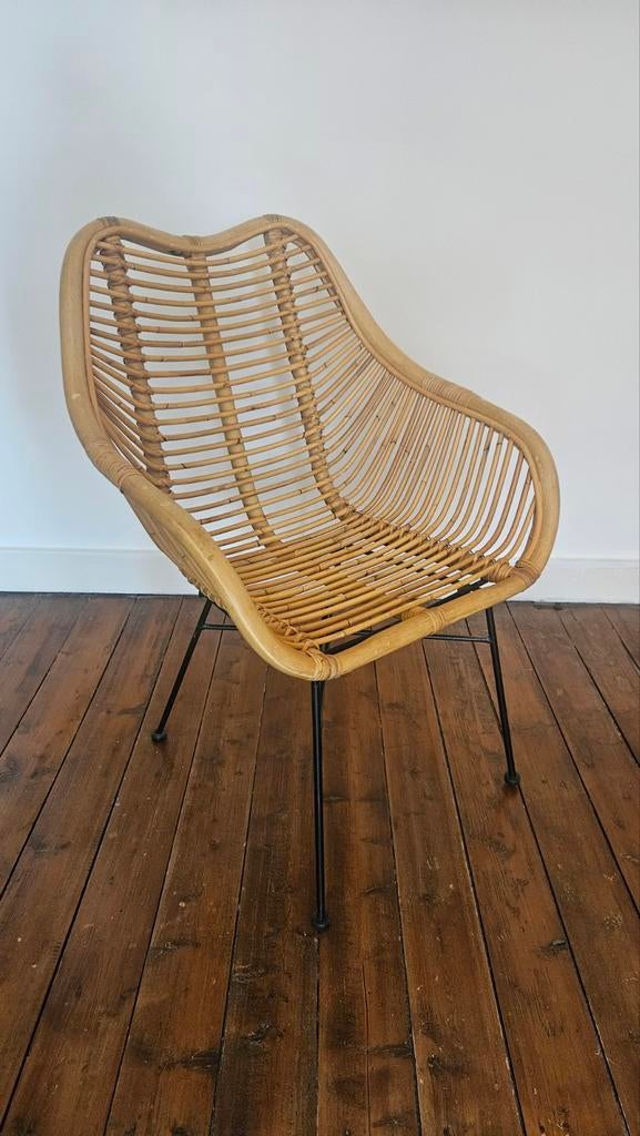 Moderne rotan stoel met metalen poten, Antiek en Kunst, Ophalen