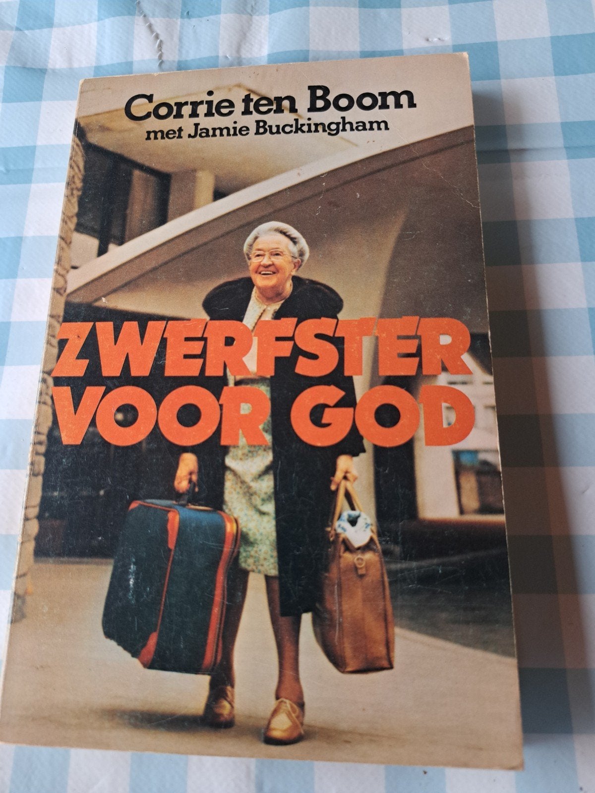 G: Zwerfster voor God - Corrie ten Boom, Ophalen of Verzenden, Gelezen, Corrie ten Boom met Jamie Buckingham, Christendom | Protestants