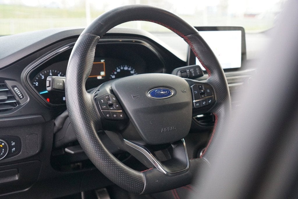 Ford Focus Wagon 1.0 EcoBoost ST Line Business | Panther bla, Gebruikt, Euro 6, 1283 kg, Origineel Nederlands