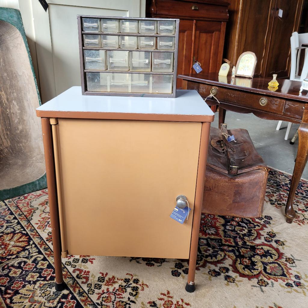 Brocante vintage metalen nachtkastje kastje, Ophalen, Gebruikt, Brocante La Campagne, 55 tot 70 cm