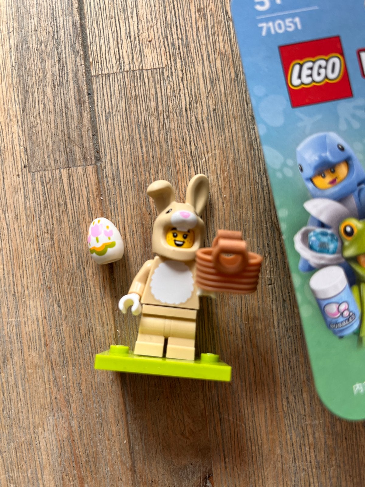 Lego Minifigure Paashaas met mandje en ei, Ophalen of Verzenden, Zo goed als nieuw, Overige merken