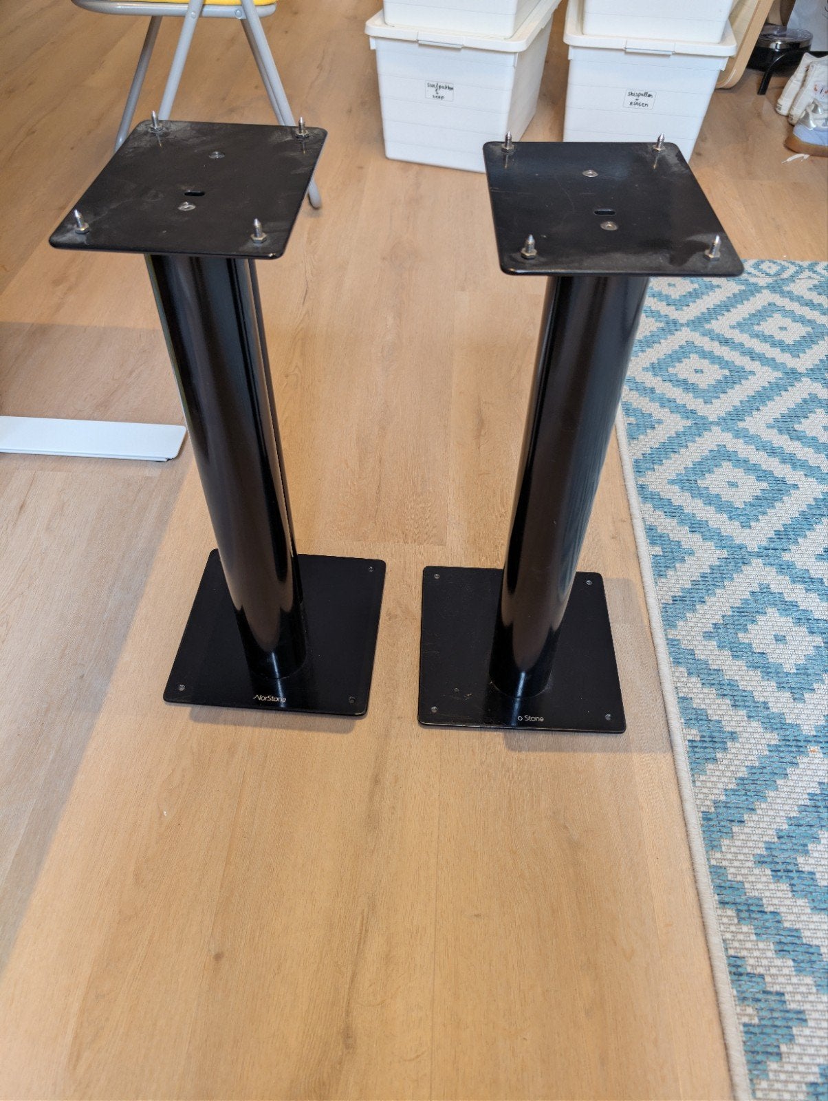 Norstone Speakerstandaarden - Zwart (2 stuks), Audio, Tv en Foto, Overige merken, Gebruikt, Inclusief standaarden, Overige typen
