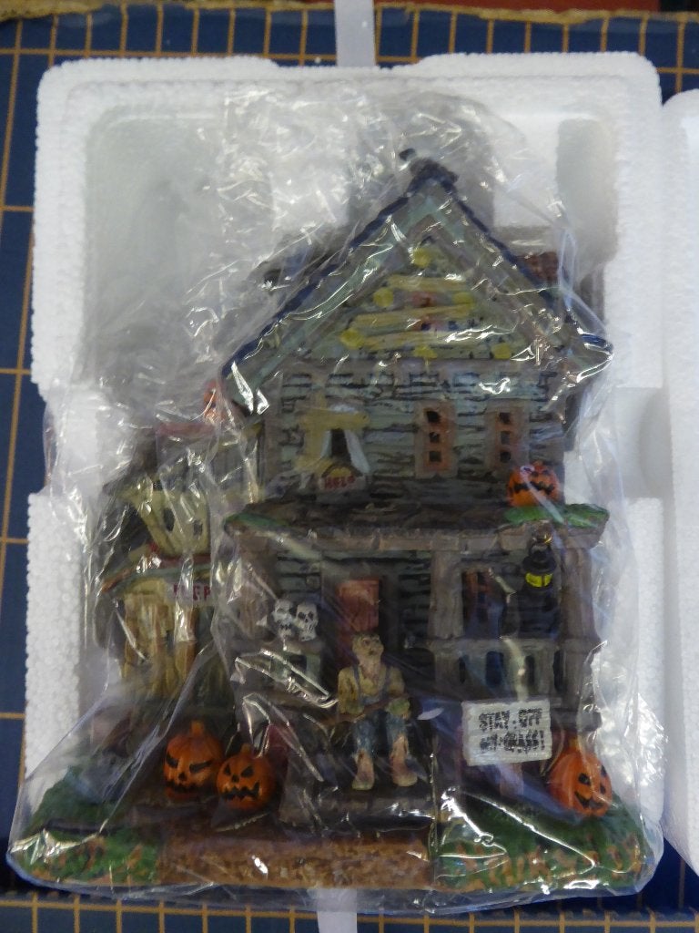 Lemax Spookytown Creepy neighboordhhod house Ik ruim alle op, Ophalen of Verzenden, Nieuw