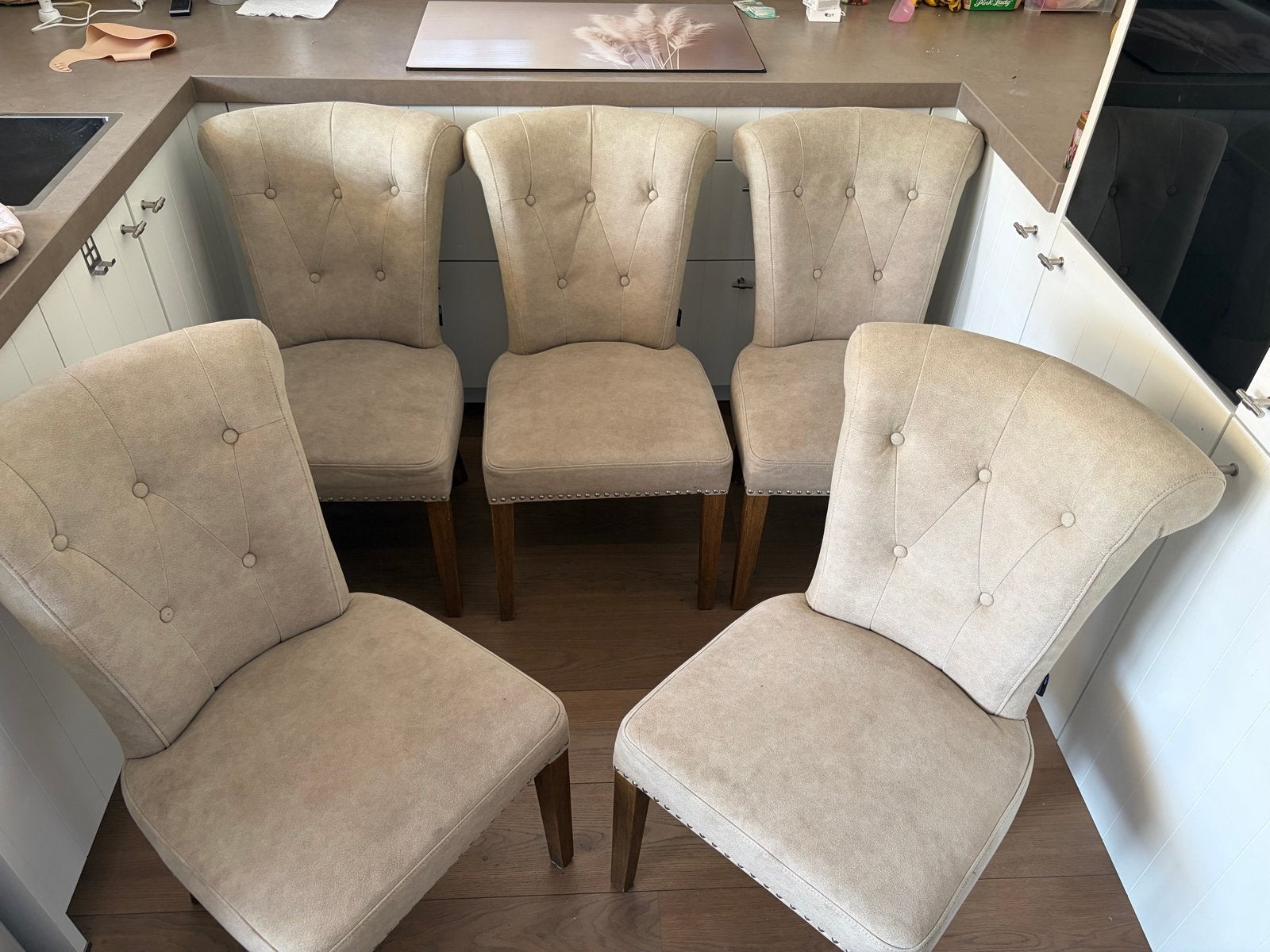 Set van 5 beige eetkamerstoelen met knopen en ring, Huis en Inrichting, Stoelen, Ophalen, Gebruikt, Overige kleuren, Vier