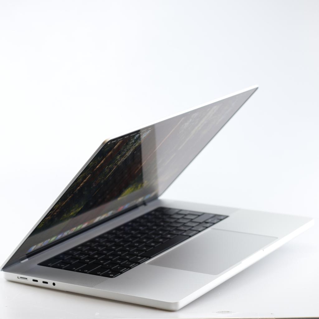 Macbook Pro 16 Inch 2024 M4 Max 48GB 1TB + Bon | Nette staat, Apple, Zo goed als nieuw, Support@apple.com, One Apple Park Way
Cupertino, CA 95014
United States