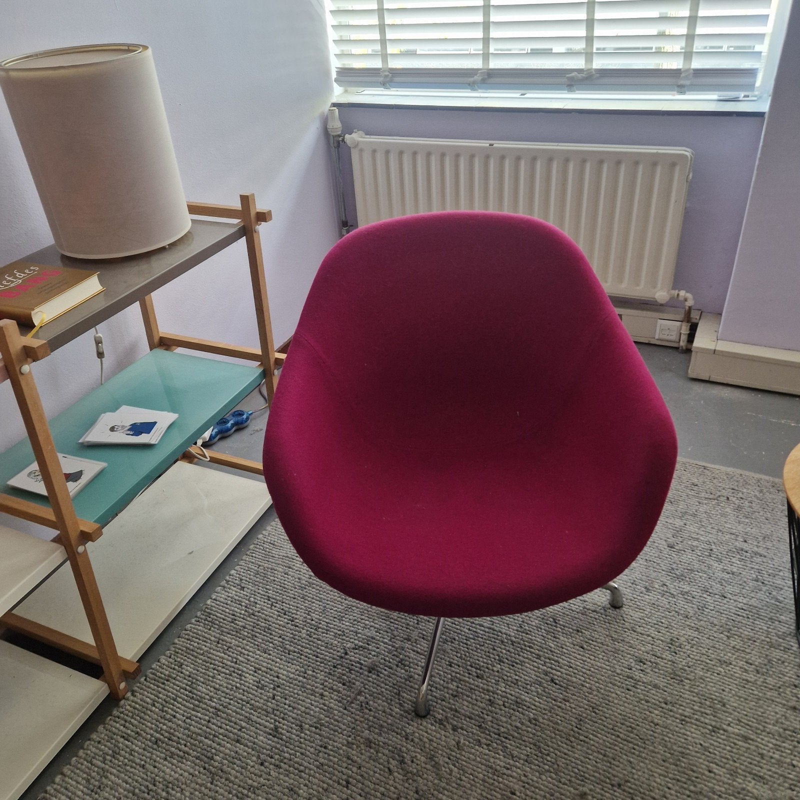 HAY Moderne roze draai fauteuil met metalen onderstel, Huis en Inrichting, Ophalen, Gebruikt, Overige kleuren, Metaal