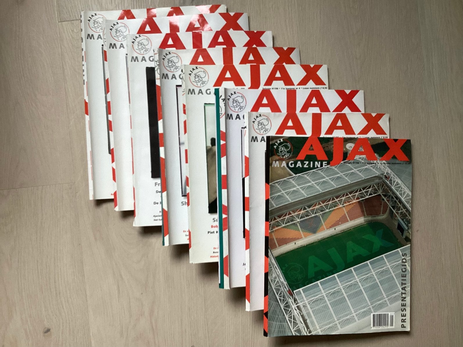 Jaargang 97/98 Ajax magazines (8 stuks compleet), Ophalen of Verzenden, Zo goed als nieuw, Ajax, Boek of Tijdschrift