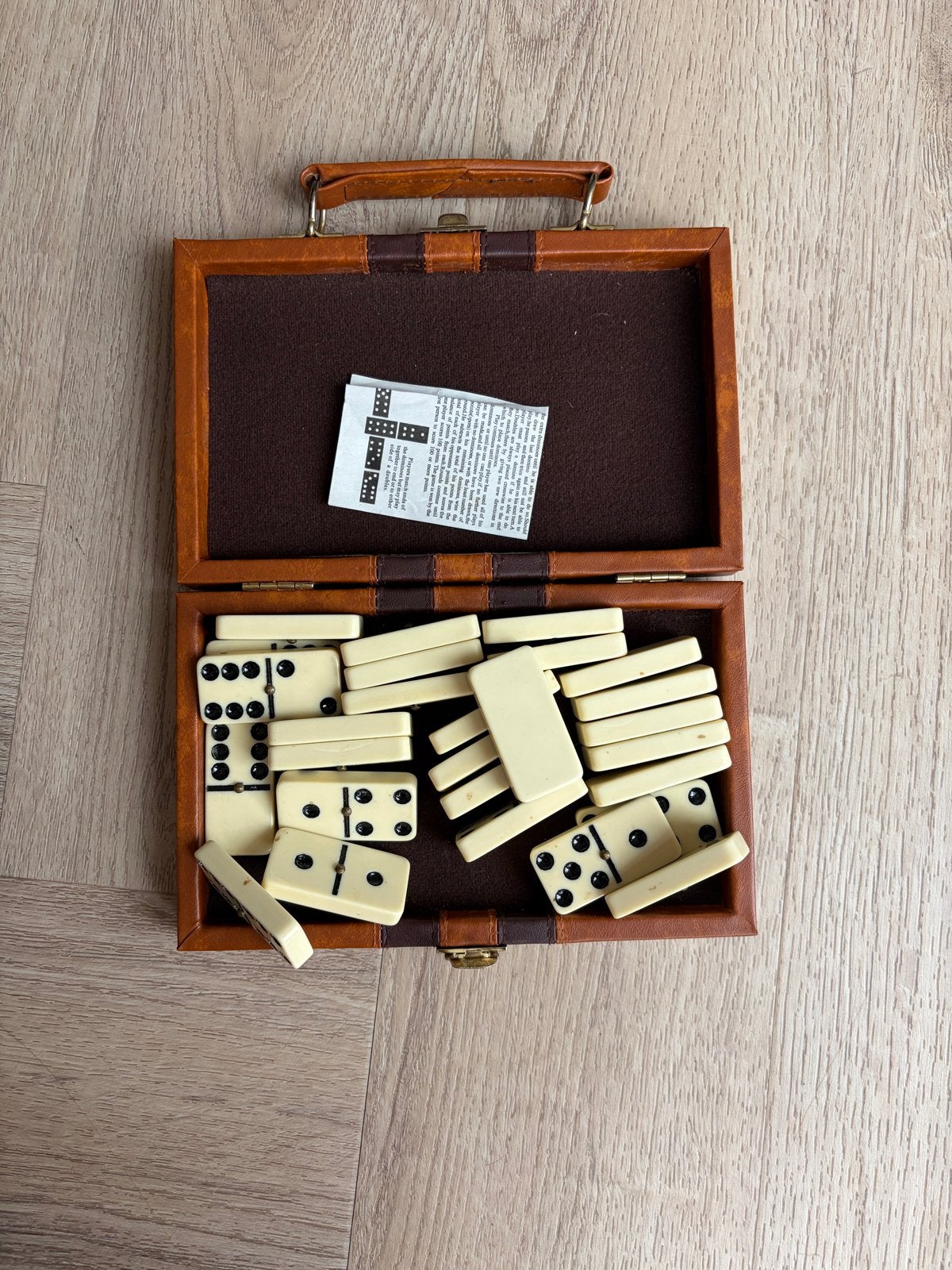Vintage Domino Spel in Luxe Lederen Koffer, Een of twee spelers, Ophalen of Verzenden, Gebruikt