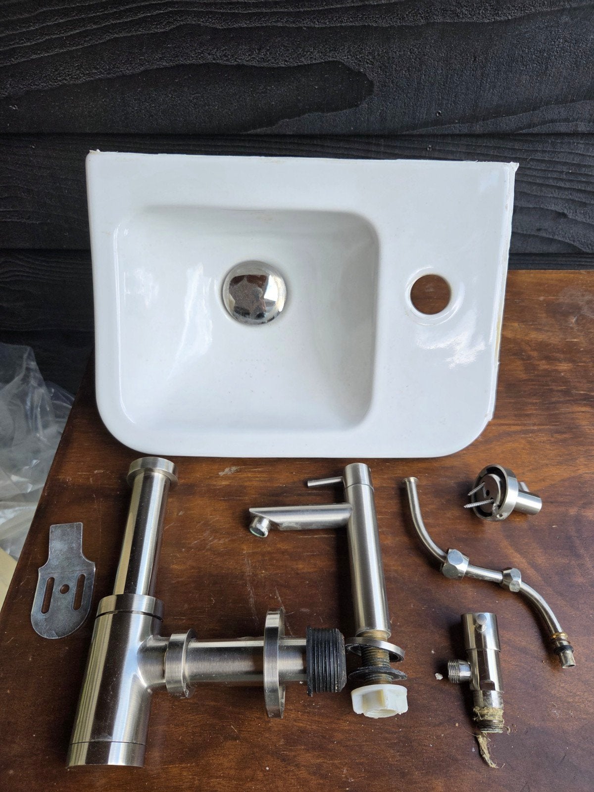 Fonteintje Villeroy & Boch met toebehoren, Doe-het-zelf en Verbouw, Ophalen, Gebruikt, Steen, Toilet