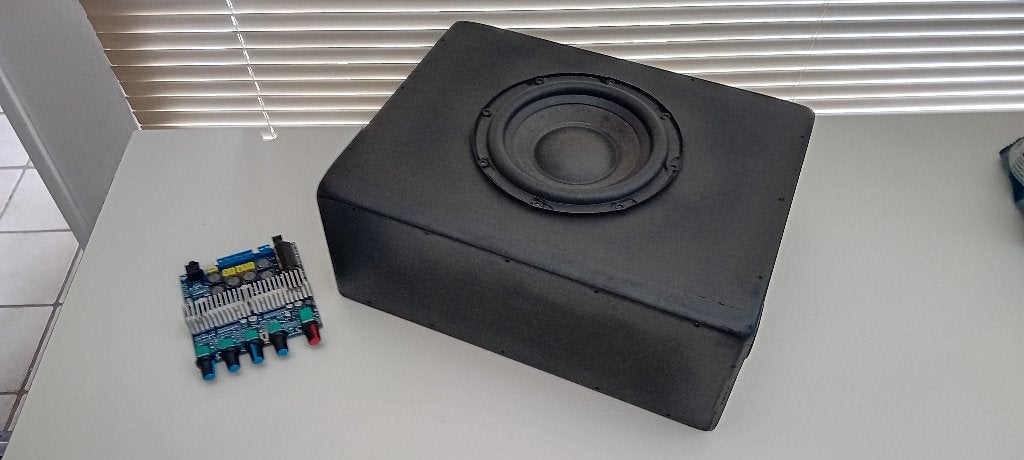 JL Audio 6.5 inch subwoofertje met versterkertje, Ophalen of Verzenden, Zo goed als nieuw