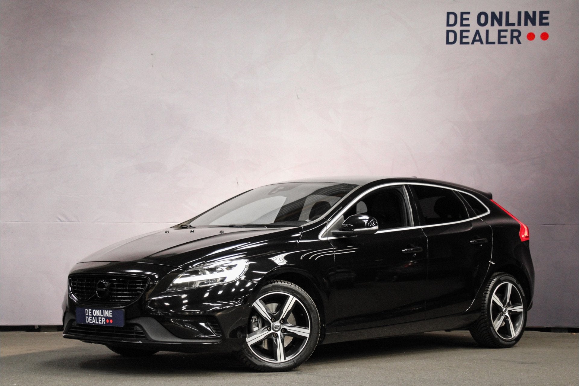 Volvo V40 1.5 T3 R-Design Polar+ Sport |Pano|LED|Camera|H&K|, Euro 6, 4 cilinders, 700 kg, Automatische klimaatregeling
