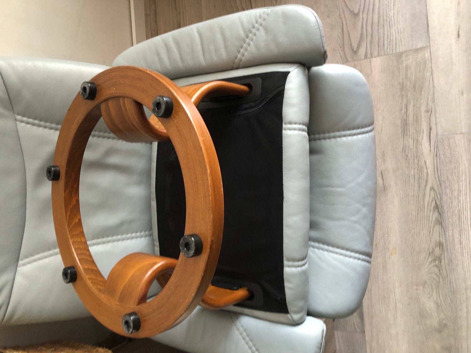 Stressless fauteuil met voetenbank - Lichtgrijs leer, Gebruikt, Leer, Ophalen of Verzenden, Eén