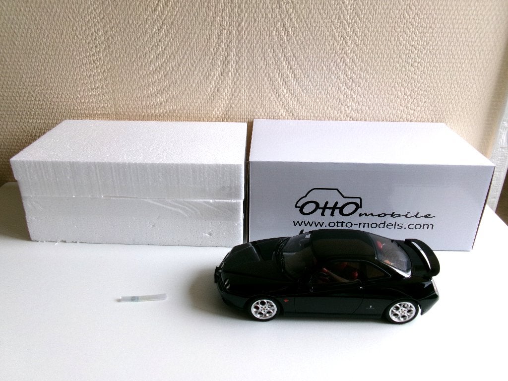 Alfa Romeo GTV V6 (916) zwart 1:18 Ottomobile, Ophalen of Verzenden, Zo goed als nieuw, Auto, OttOMobile