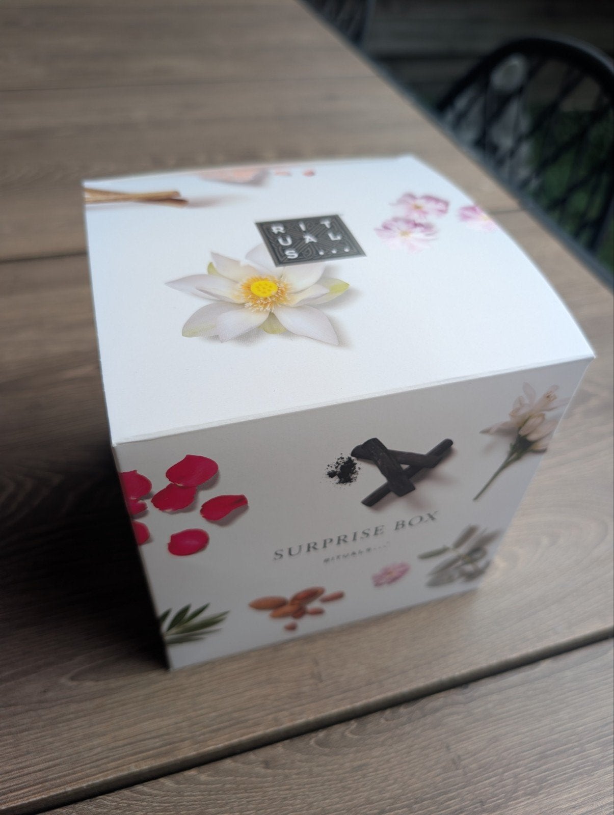 Rituals Surprise Box met mini's - Leuk cadeau!, Sieraden, Tassen en Uiterlijk, Uiterlijk | Lichaamsverzorging, Ophalen of Verzenden