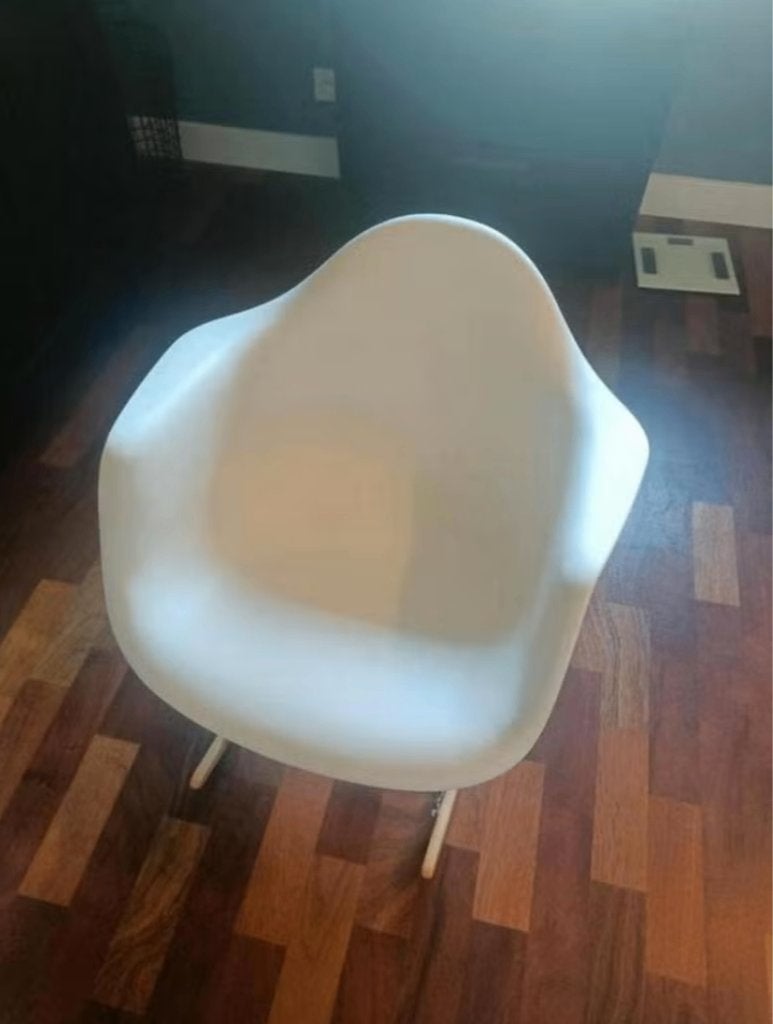 Witte schommelstoel in Eames-stijl, Huis en Inrichting, Ophalen, Eames-stijl, Modern, Design, Hout, Wit