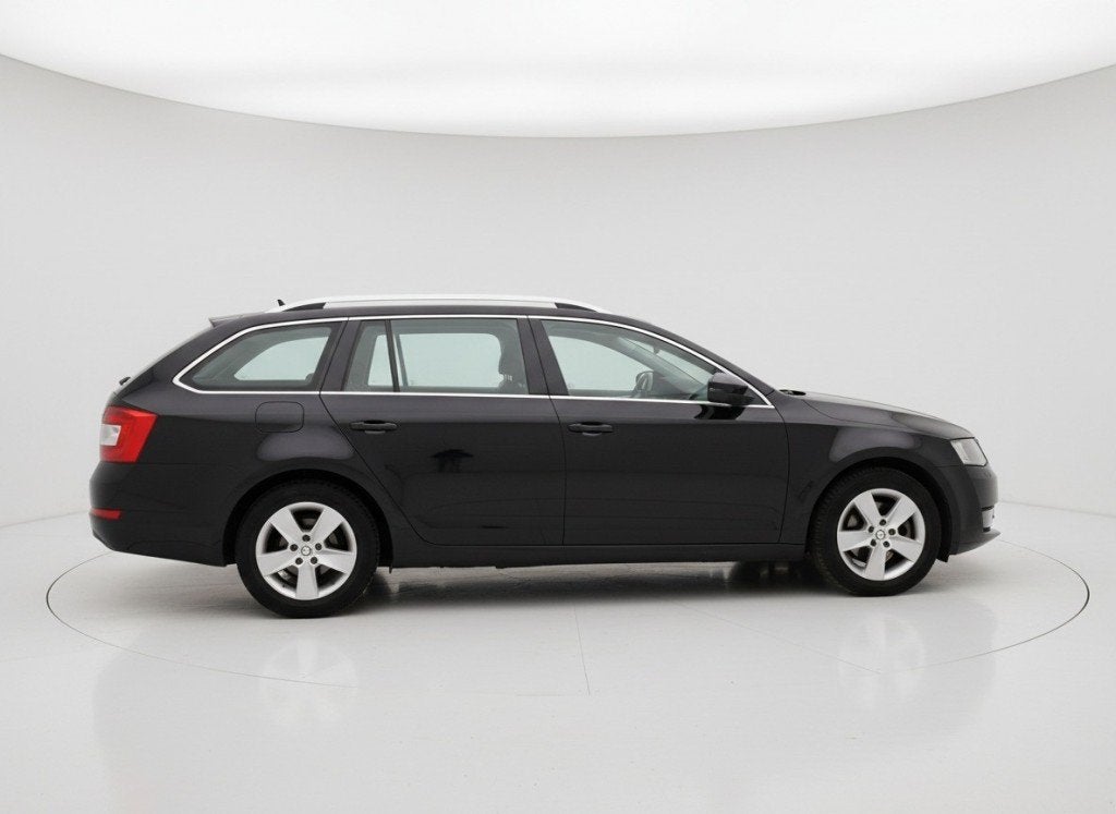 Skoda OCTAVIA 1.6 TDI GREENLINE. PDC, NAVI, CRUISE, STOELVW., Auto's, Skoda, Voorwielaandrijving, Gebruikt, 4 cilinders, Zwart