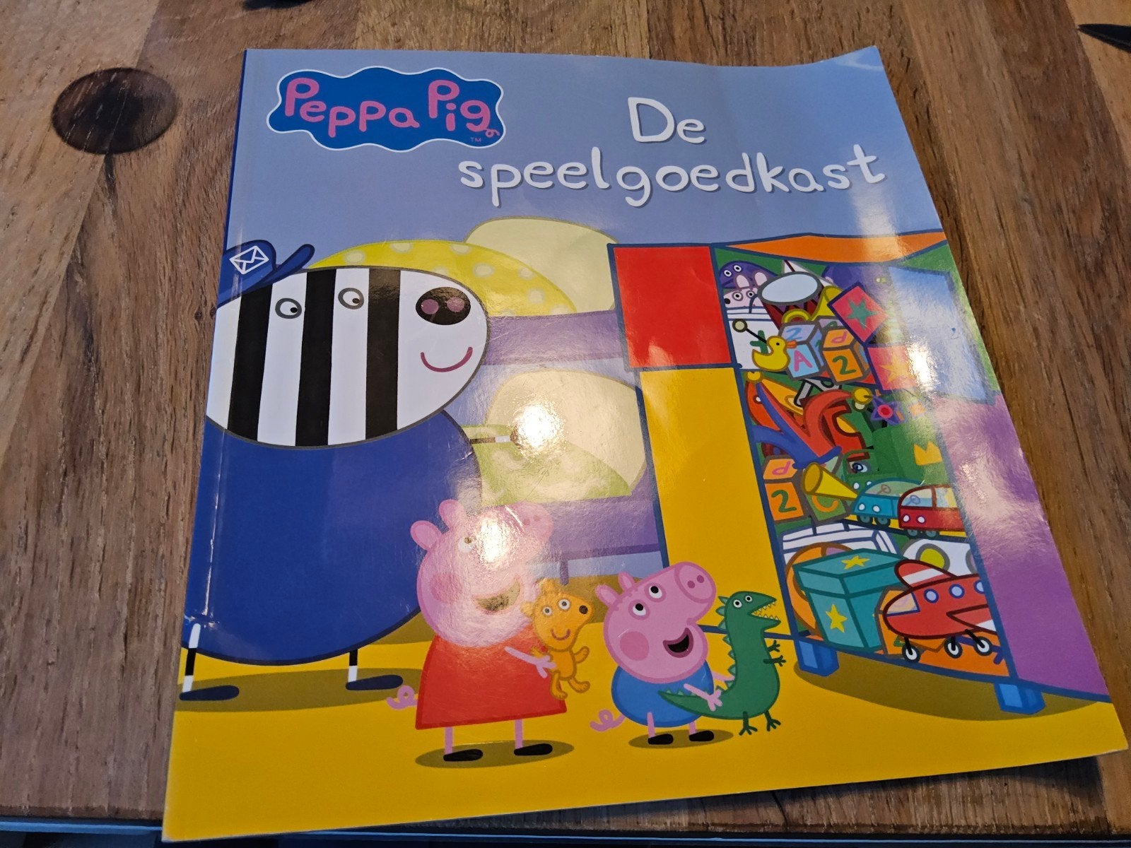 Peppa Pig - De speelgoedkast (Kinderboekje), Ophalen of Verzenden, Zo goed als nieuw, Niet gespecificeerd (Peppa Pig), Fictie algemeen