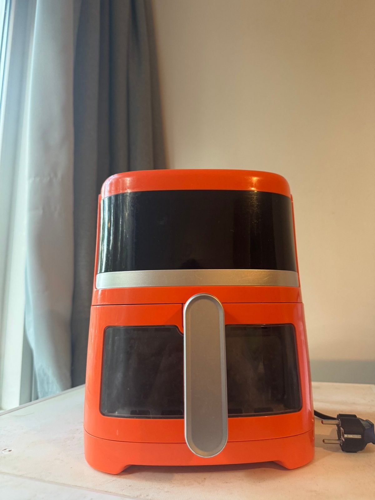 Koenic airfryer 3,7 liter oranje met kijkvenster–KAF 41324 O, Ophalen, Gebruikt, Airfryer