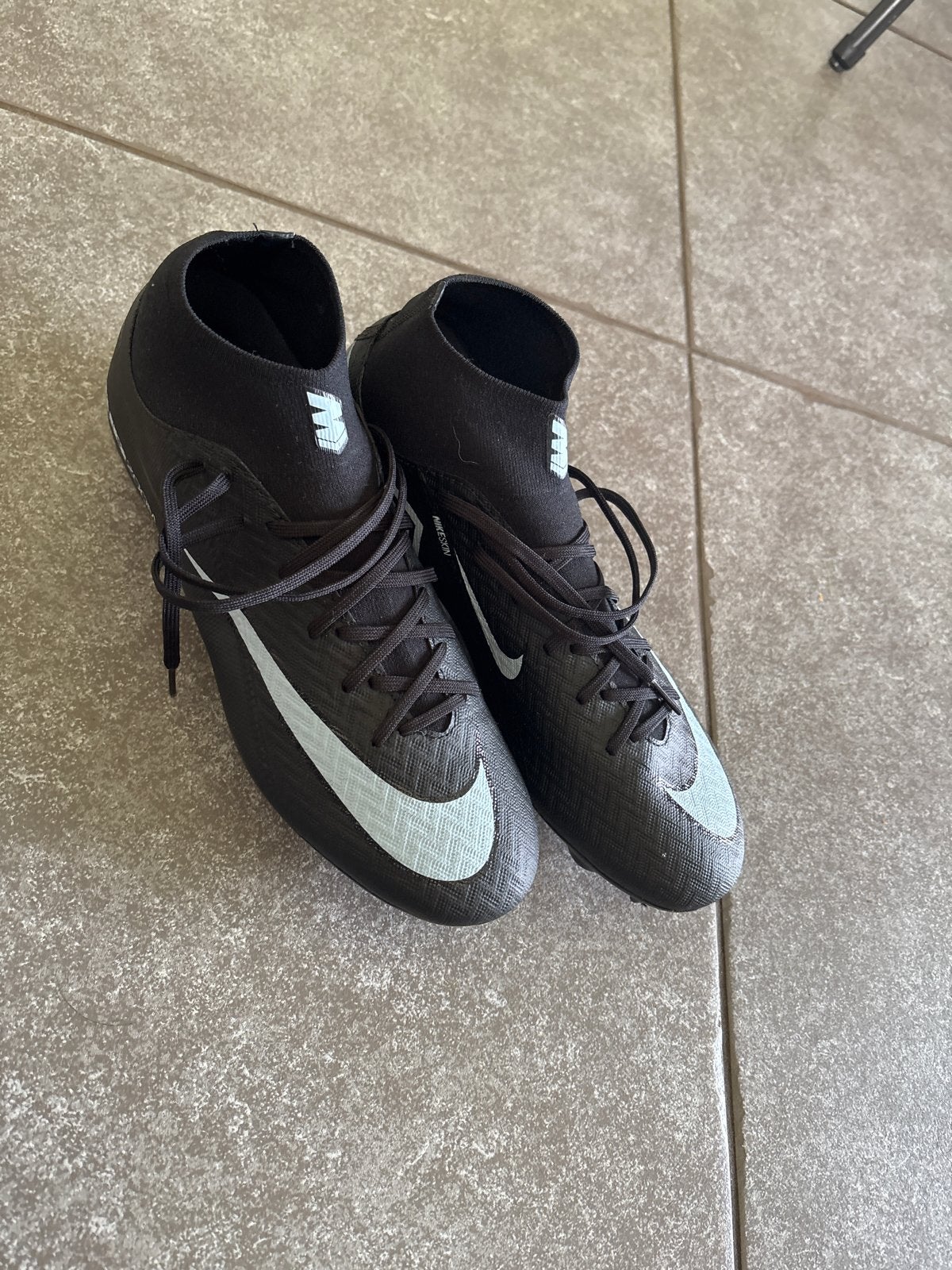 Zgan Nike voetbalschoenen met metalen noppen maat 42, Ophalen of Verzenden, Zo goed als nieuw