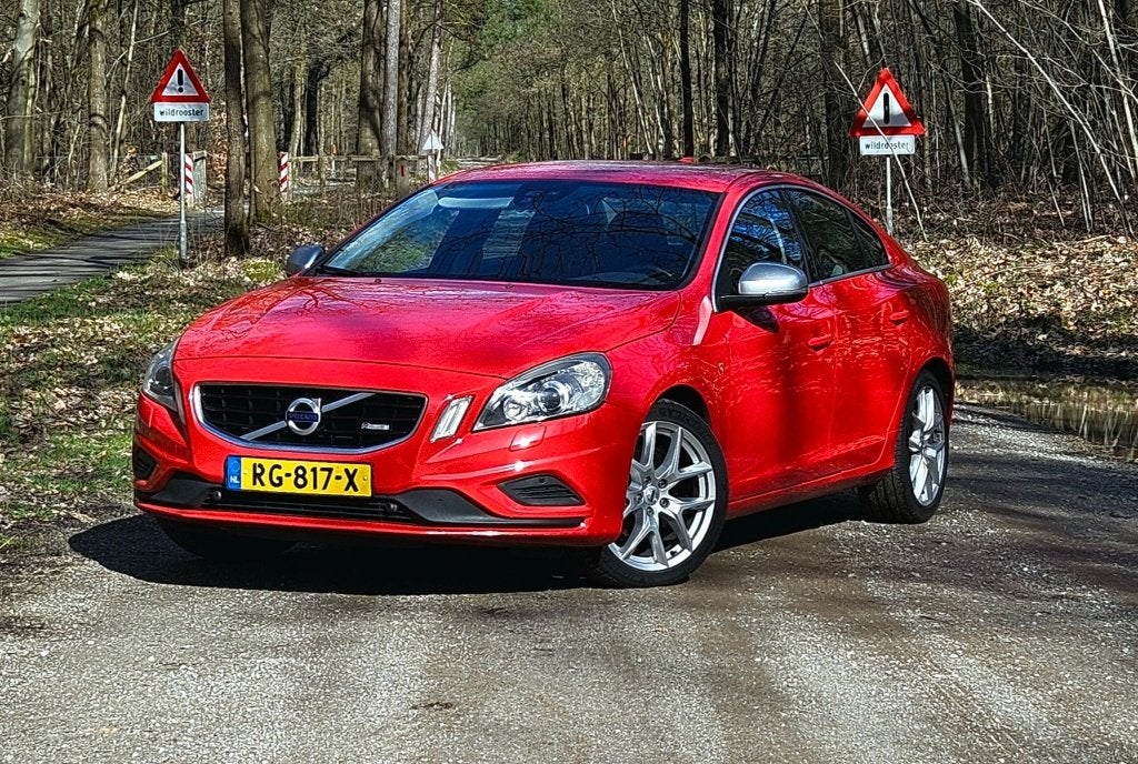 Volvo S60 R-Design T4 Nieuwe APK, Auto's, Automaat, Achterwielaandrijving, 4 cilinders, 179 pk