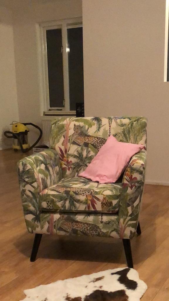 Leuke stoel-fauteuil met jungle print, Huis en Inrichting, Fauteuils, Ophalen, Zo goed als nieuw, 50 tot 75 cm