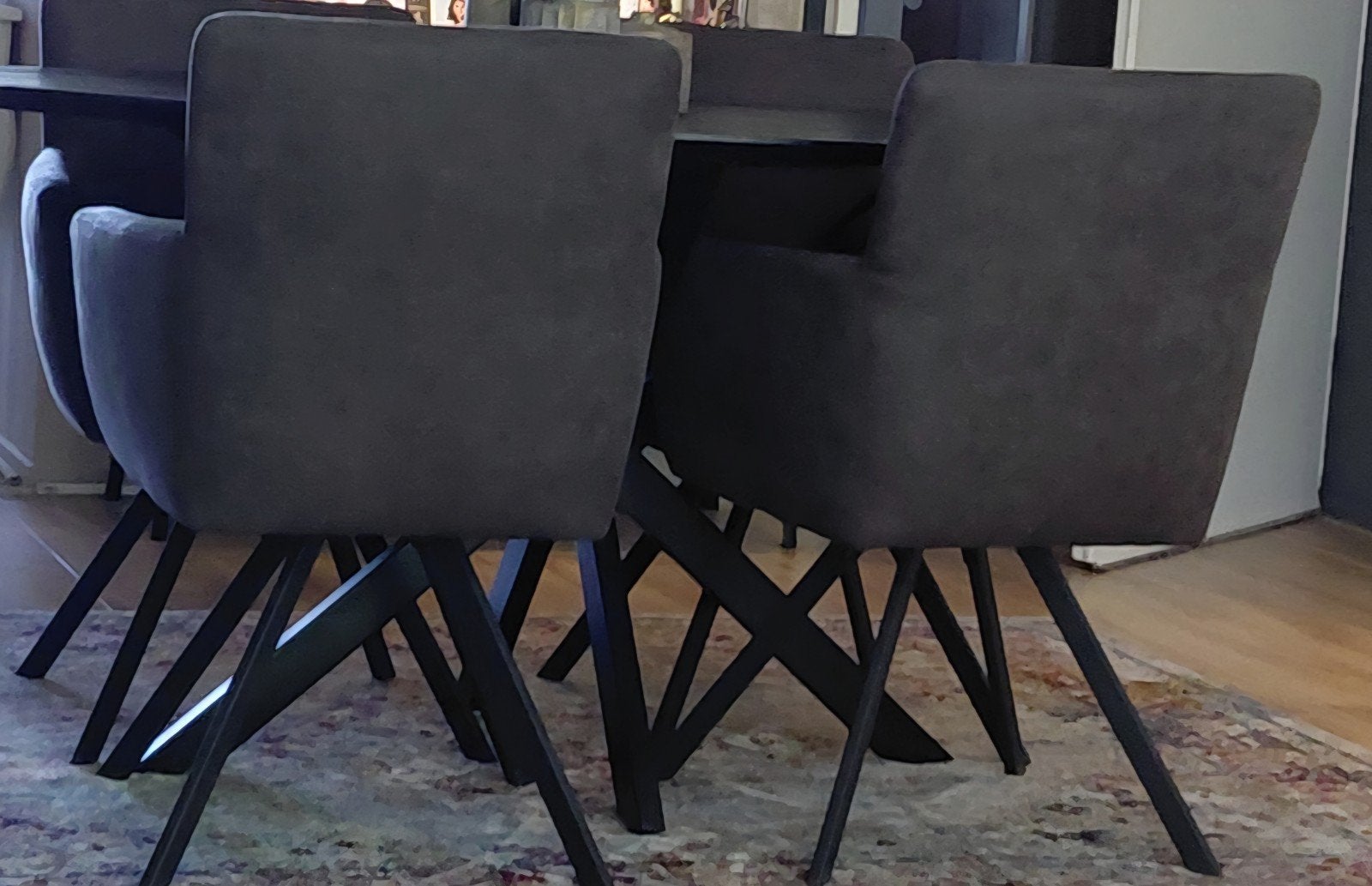 Eetkamerstoelen  4 stuks antracietgrijs, Ophalen, Zo goed als nieuw, Grijs, Vier