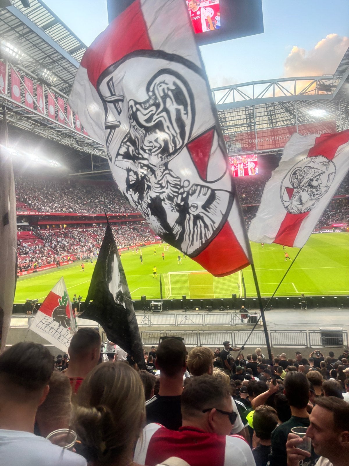 Ajax heereveen f side via app, Tickets en Kaartjes, Sport | Voetbal, Eén persoon
