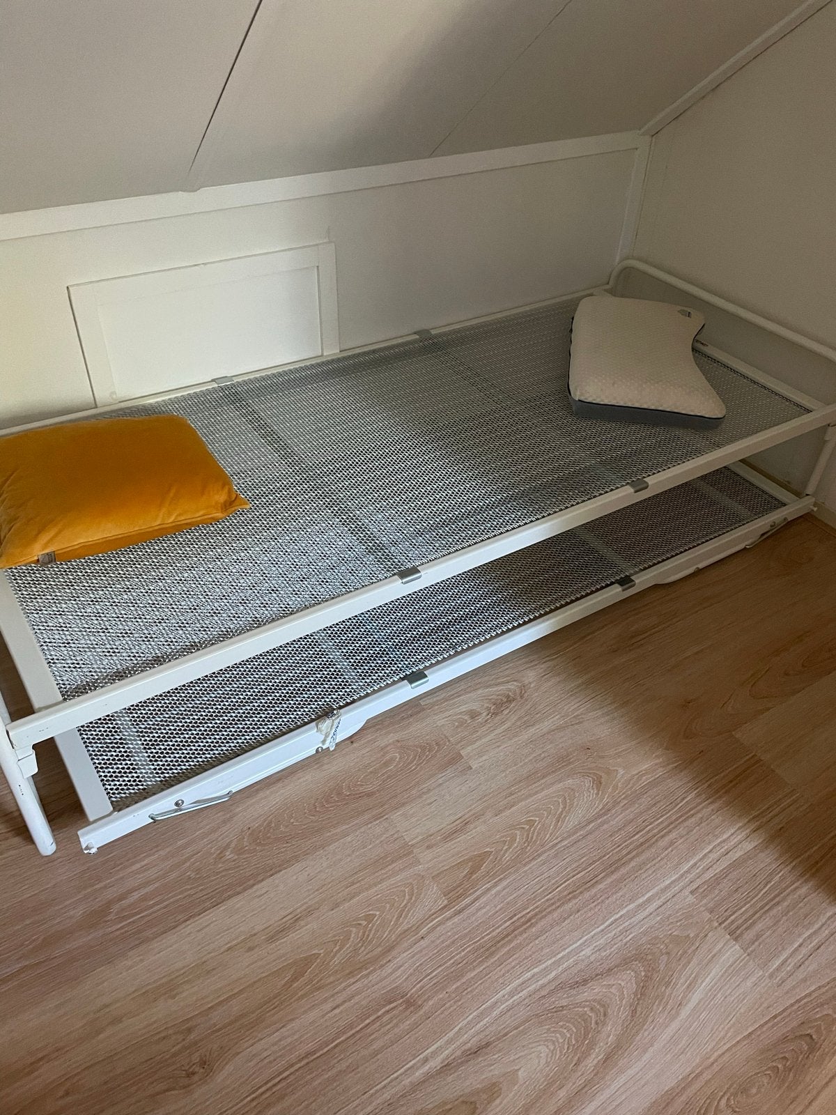 Uitschuifbaar bed / logeerbed - 2 delen, Gebruikt, 90 cm, Eenpersoons, Wit