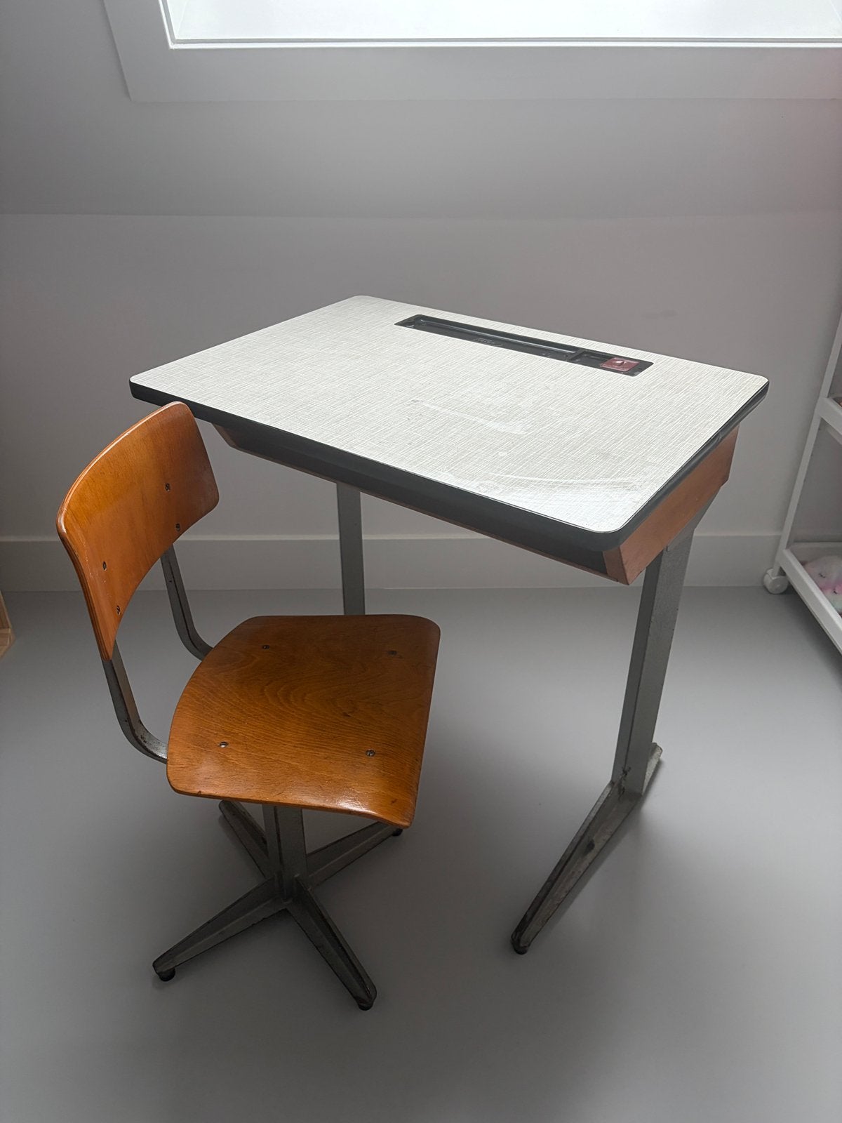 Vintage kinderbureau met stoel, Ophalen
