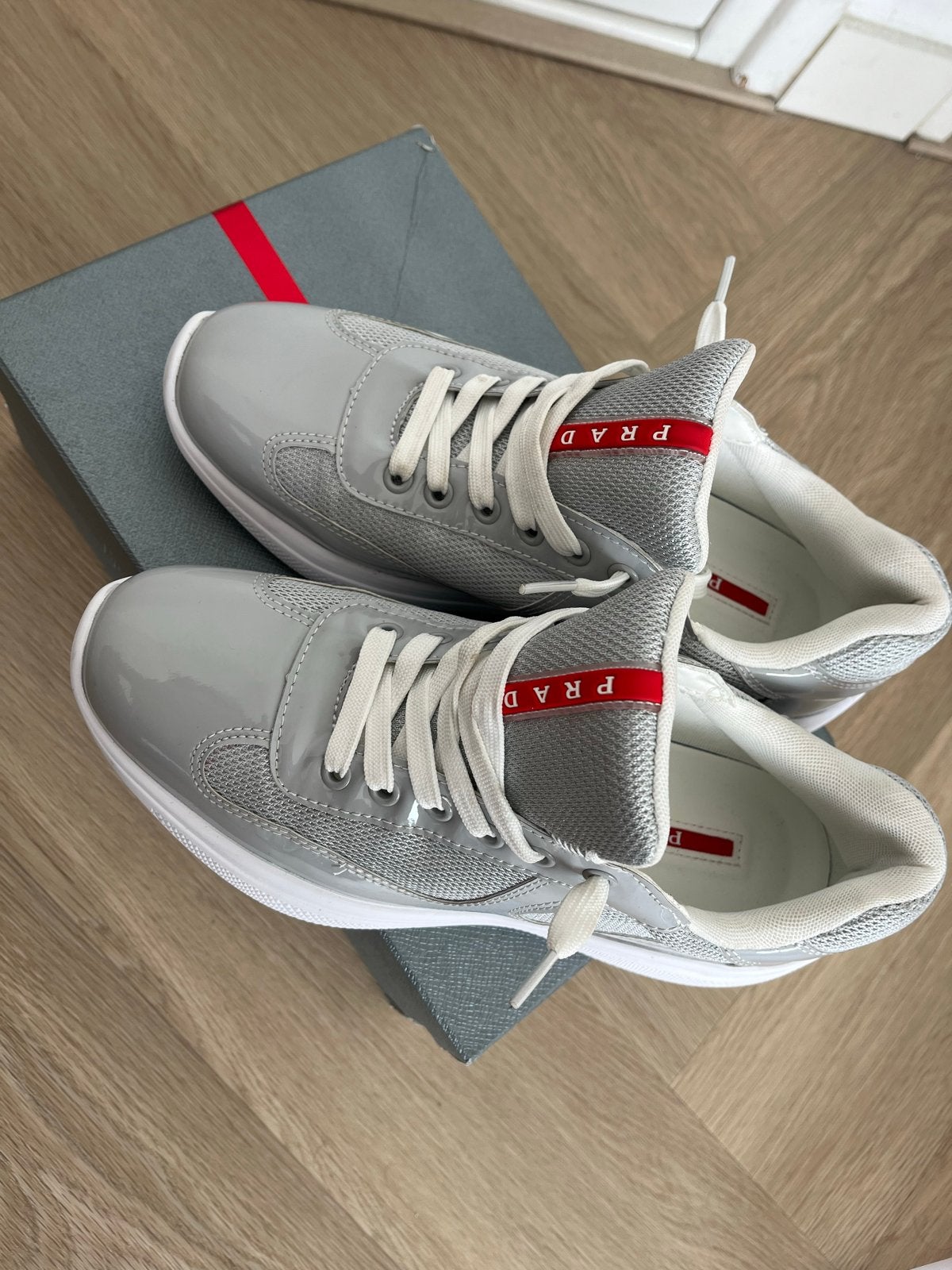 Prada Sneakers - Grijs - Maat 42 - Zo goed als nieuw, Ophalen of Verzenden, Zo goed als nieuw, Overige kleuren, Sneakers of Gympen
