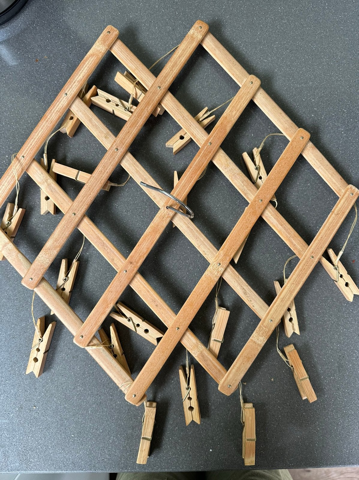 Houten uitklapbaar ophangrekje, Ophalen of Verzenden, Zo goed als nieuw, Bruin, Hout