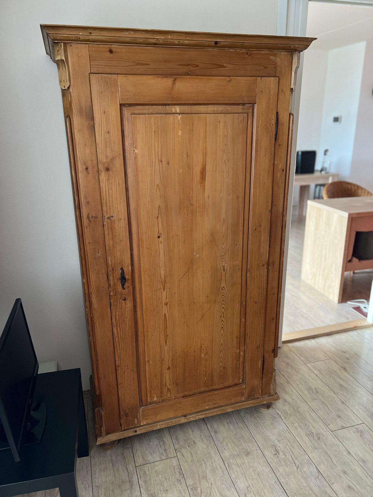 Grenen kast te koop, Ophalen