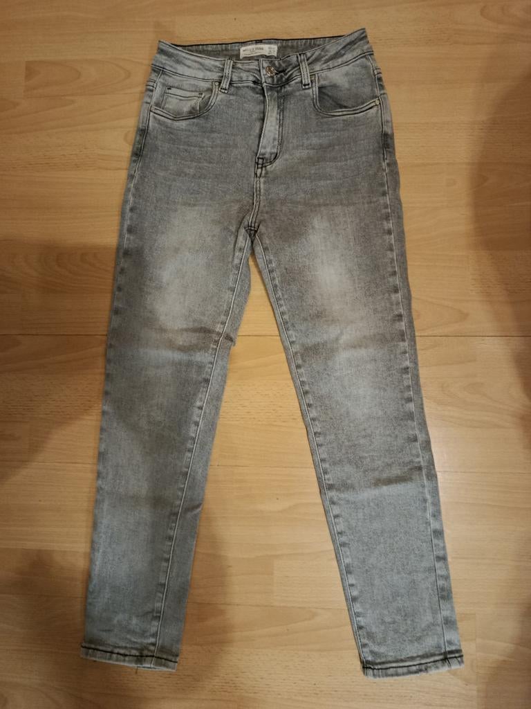 Straight jeans mt 38 gedragen van Hello miss, Ophalen of Verzenden, Gedragen, Blauw, W30 - W32 (confectie 38/40)
