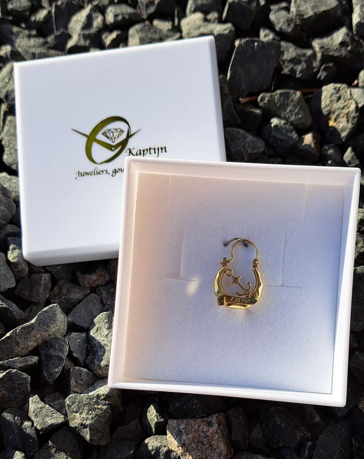 Gouden kinderoorbel, Ophalen of Verzenden, Zo goed als nieuw, Goud, Overige merken