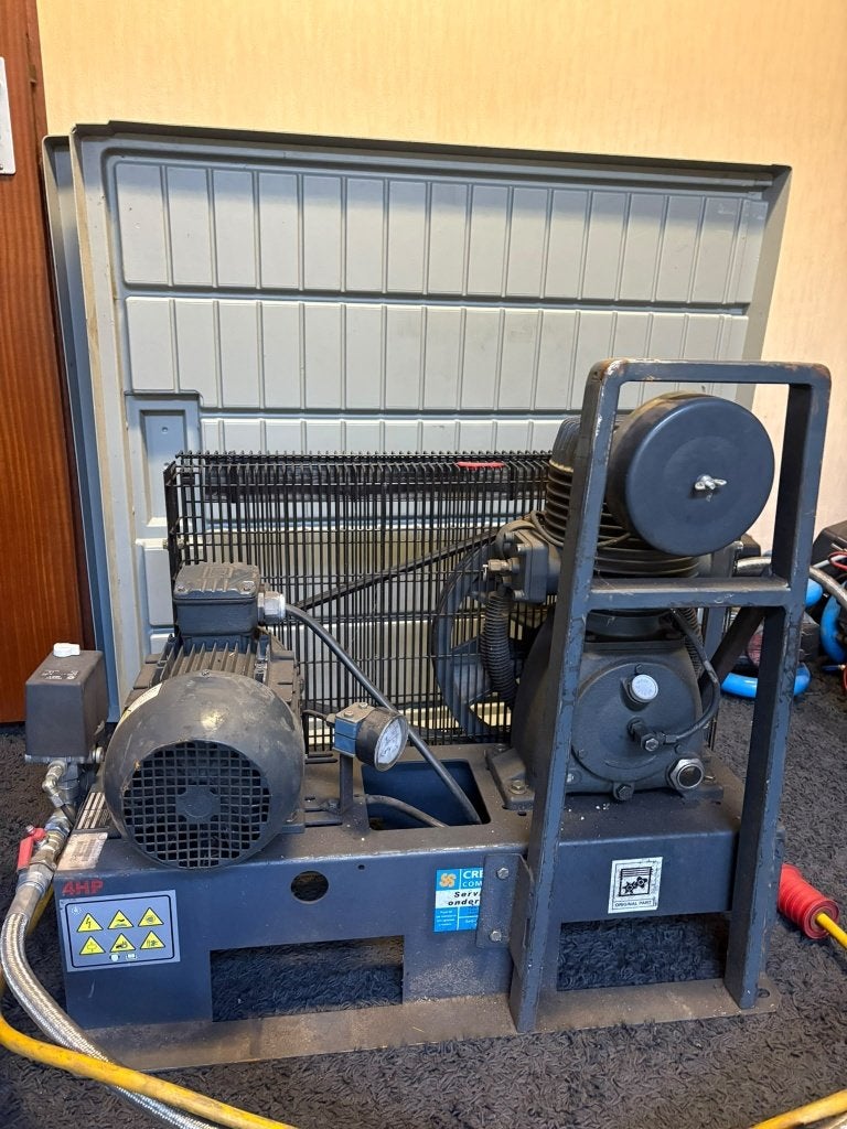 Creemers industriële zuigercompressor, Doe-het-zelf en Verbouw, Ophalen, Gebruikt, 400 tot 800 liter/min, 10 bar of meer