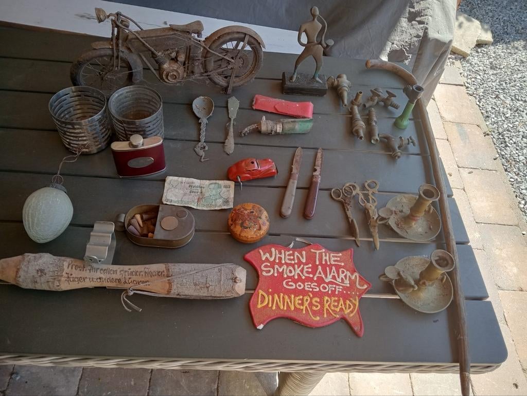 Diverse verzameling van vintage en antieke items, Ophalen