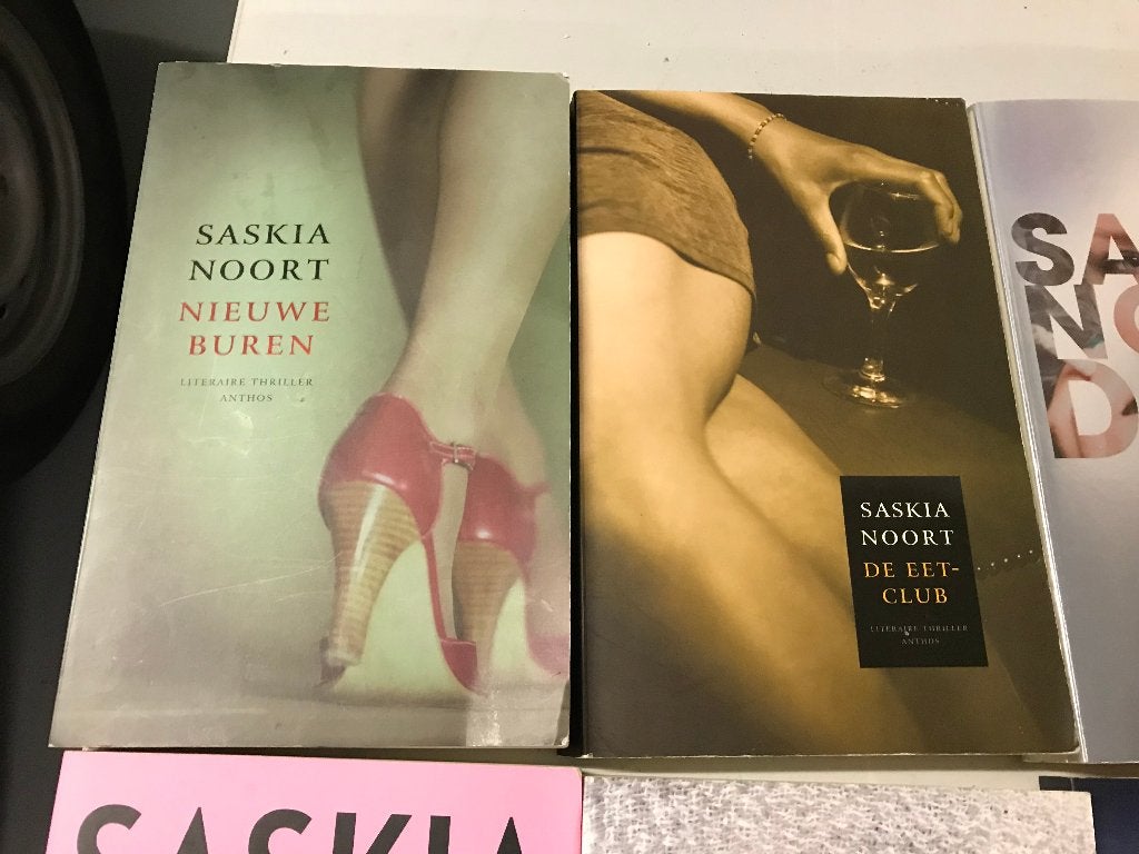 T.K. Nog 13 boeken van Saskia Noort en 3 x DVD Zie lijst, Ophalen of Verzenden, Gelezen, Saskia Noort, Nederland
