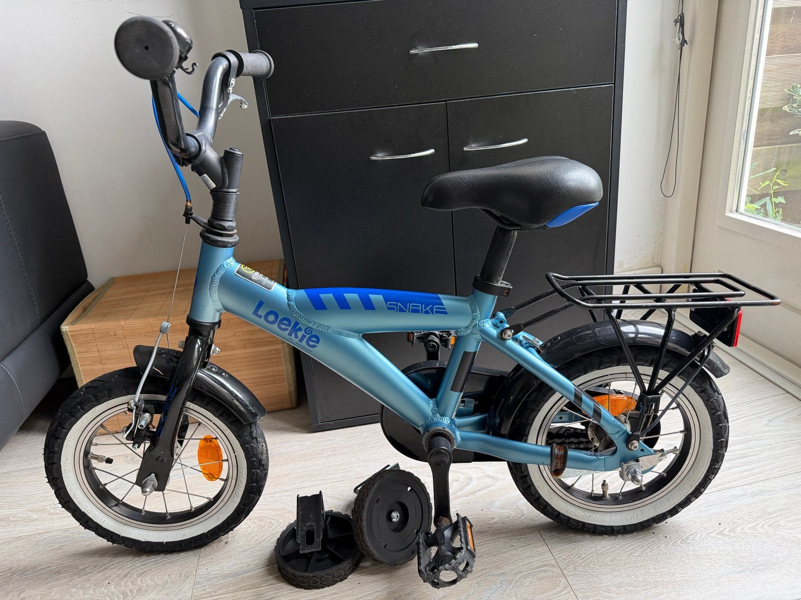 Loekie Snake 12 inch kinderfiets met zijwieltjes, Fietsen en Brommers, Ophalen, Gebruikt, Minder dan 16 inch, Zijwieltjes