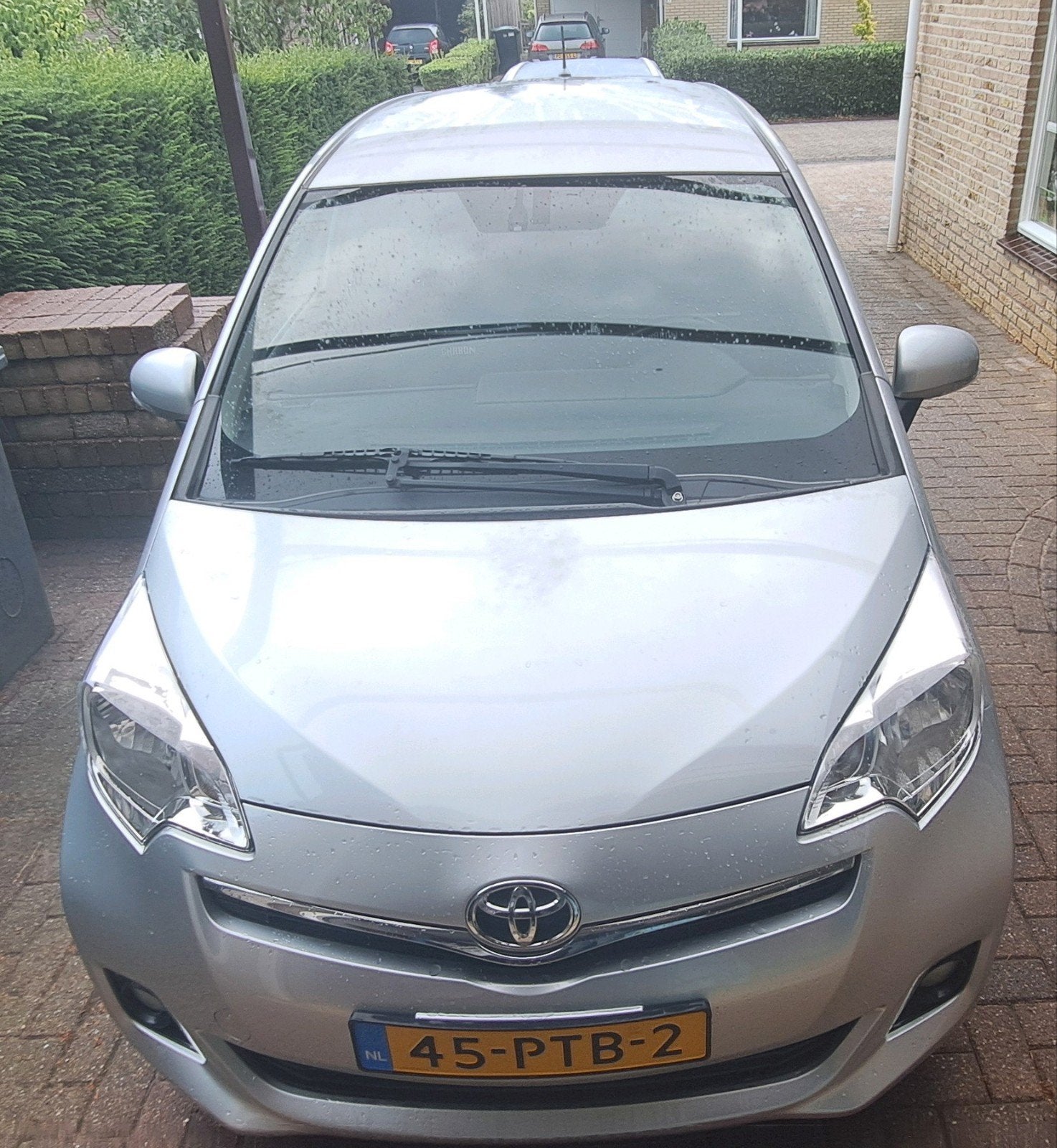 Toyota Verso-S 1.3 Vvt-i 2011 Grijs, Voorwielaandrijving, Stof, Zwart, 4 cilinders