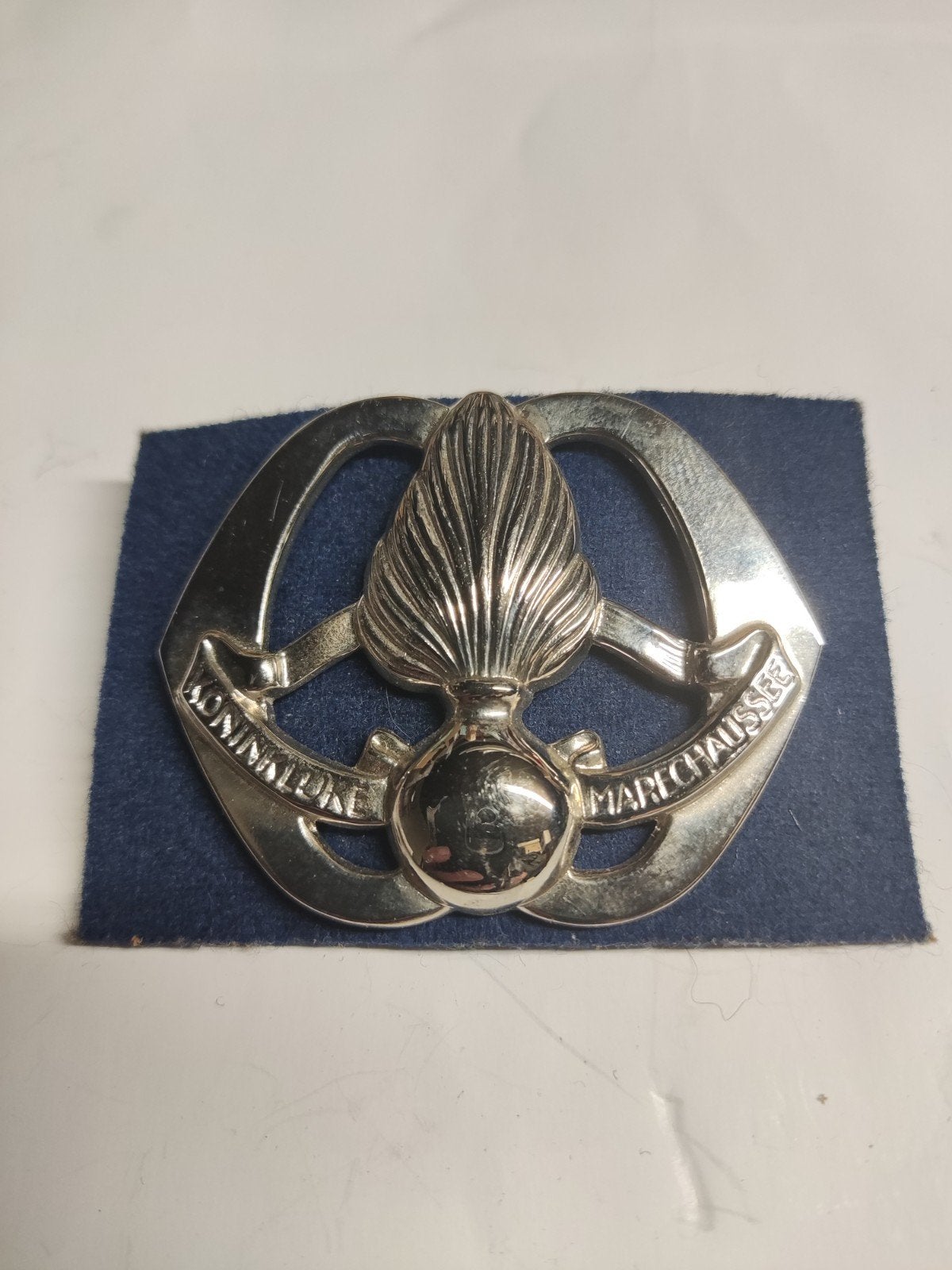 Baretembleem Koninklijke Marechaussee (KMAR), Ophalen of Verzenden, Marechaussee, Nederland, Embleem of Badge