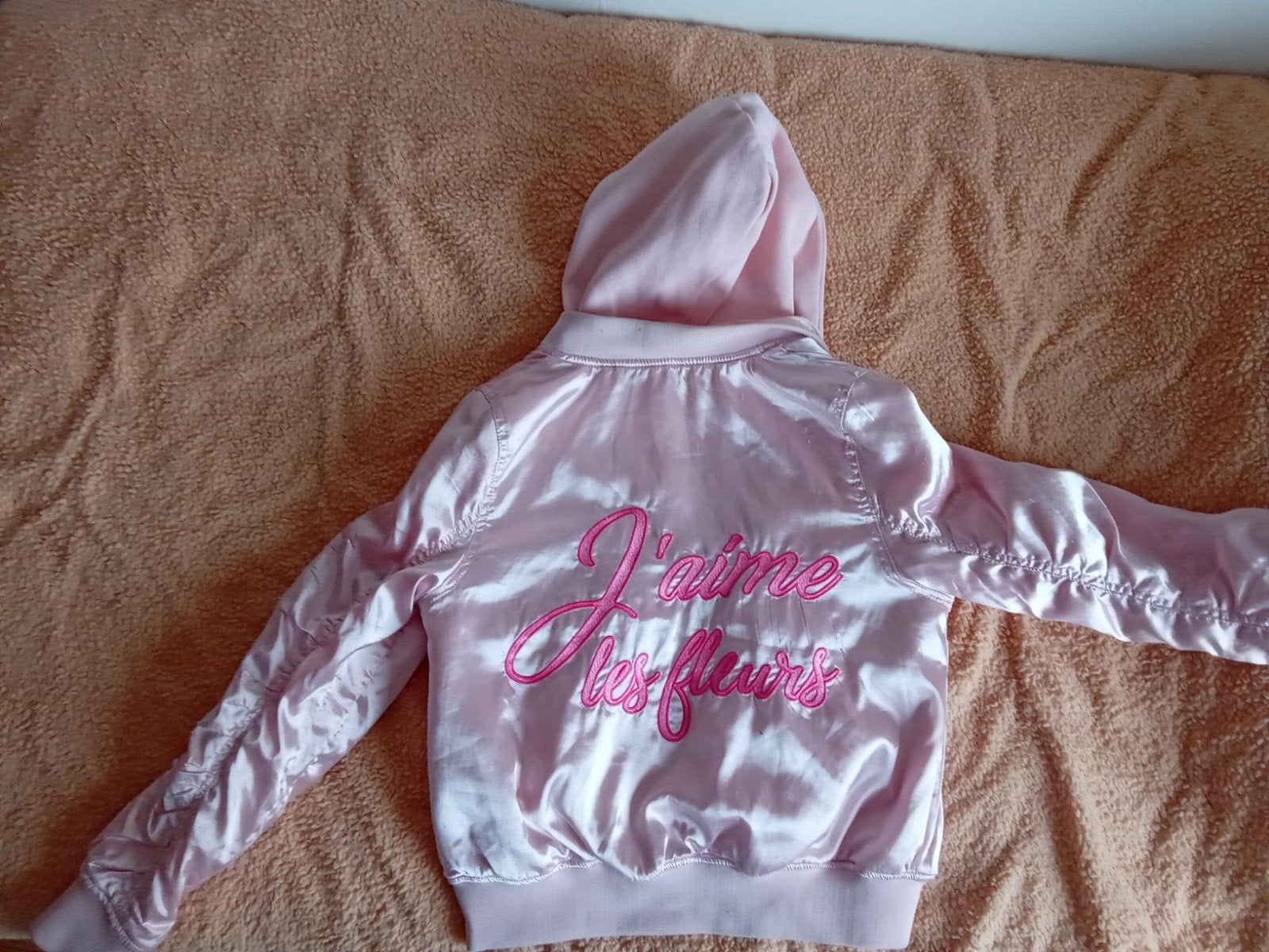 Leuke roze jas met bloem en tekst - H&M 158, Kinderen en Baby's, Ophalen of Verzenden, Gebruikt, H&M, Meisje