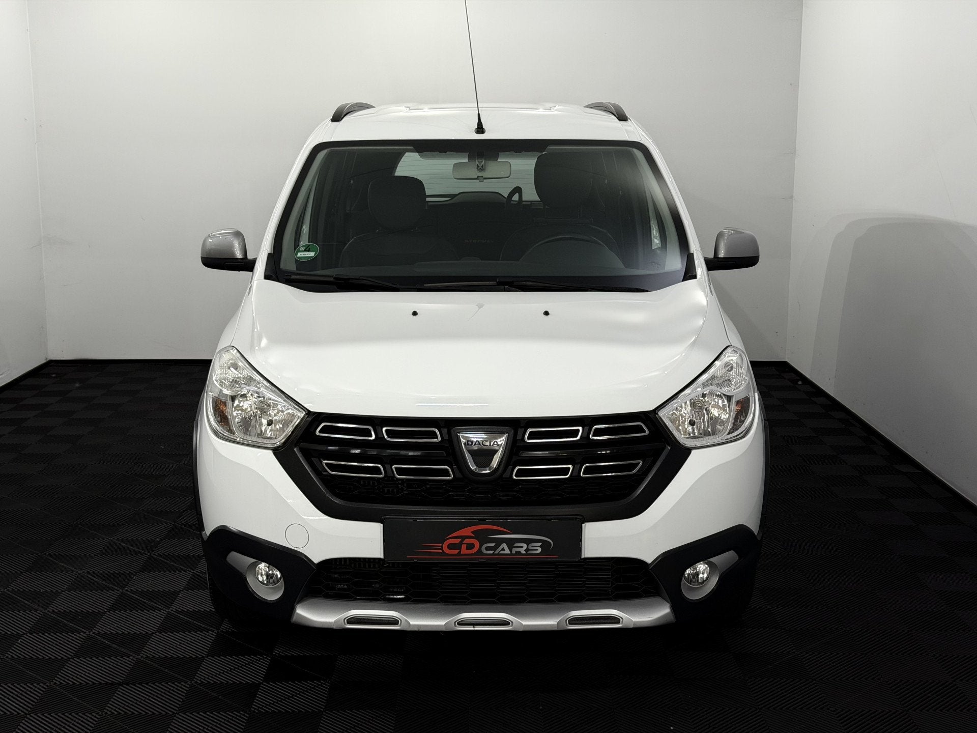 Dacia Lodgy 1.2 TCe Série Limitée Stepway 5p. Camera, Navi, Auto's, Voorwielaandrijving, Gebruikt, Euro 6, 635 kg