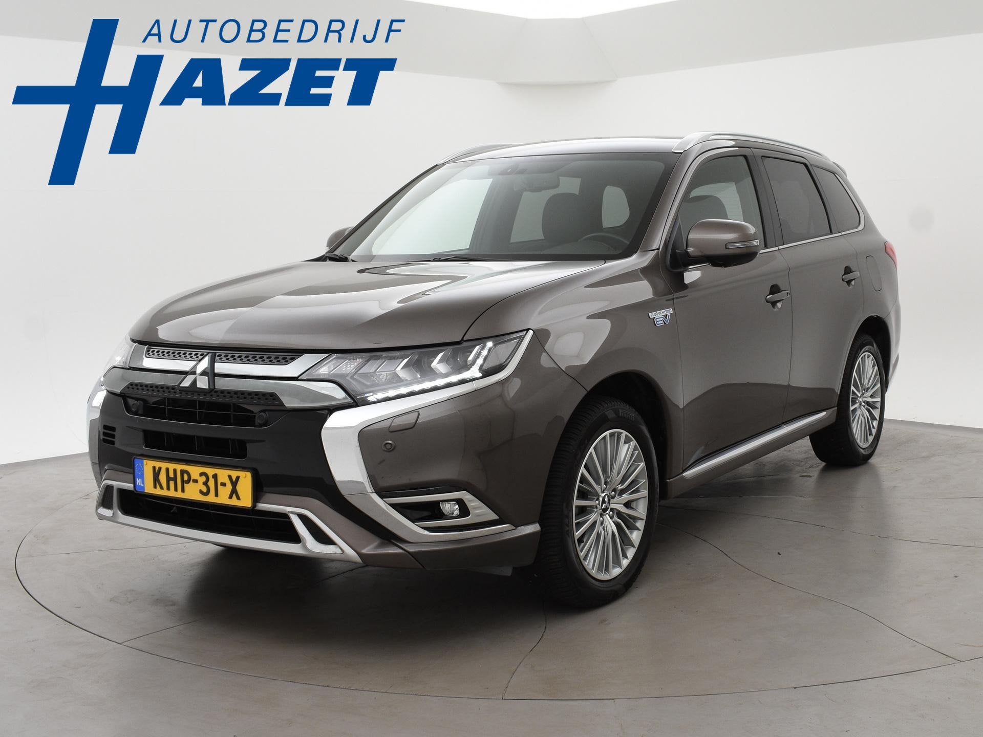 Mitsubishi Outlander 2.4 PHEV INTENSE+ 4WD + LEDER EXCLUSIVE, Auto's, Automaat, Euro 6, 4 cilinders, Bruin