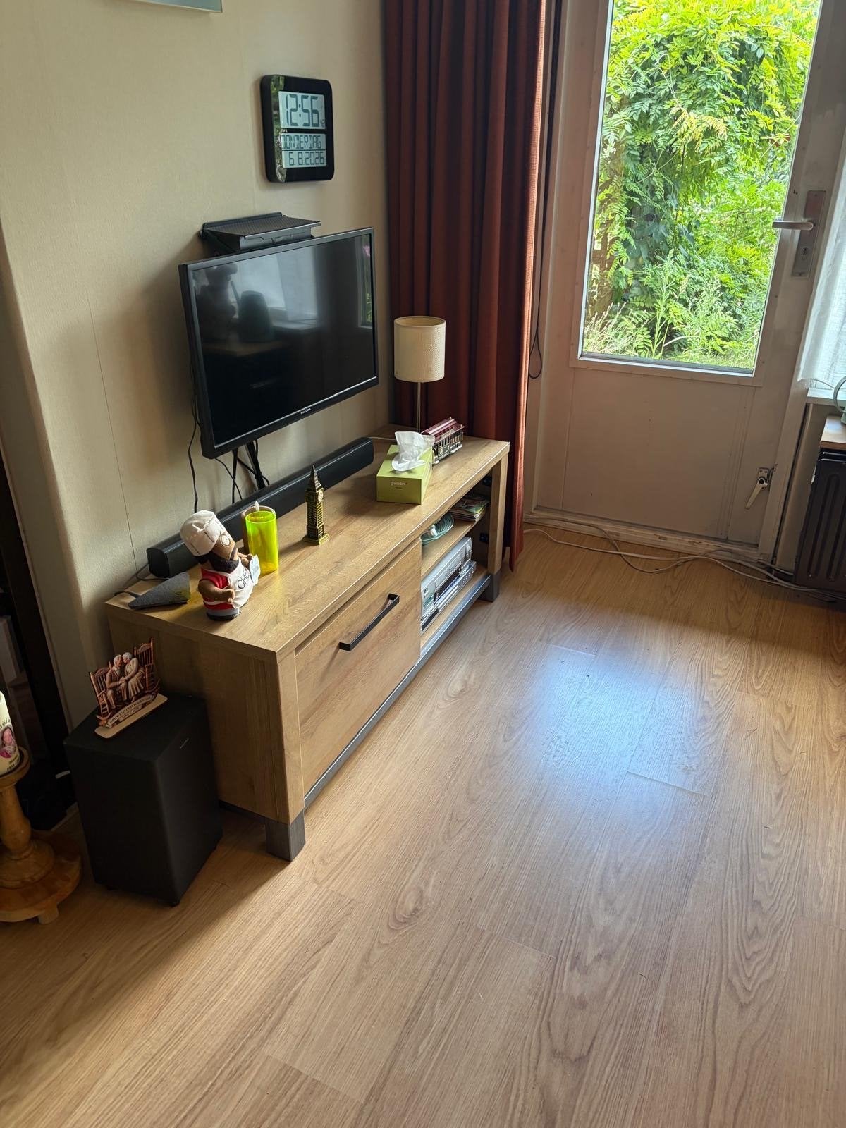 Moderne houten tv-meubel met lades, salontafel en bergmeubel, Huis en Inrichting, Ophalen, 100 tot 150 cm, Zo goed als nieuw, Met lade(s)