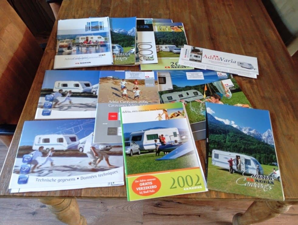 Adria Caravans 2009 32 pag.  --  2004 / 2005 + Prijslijst 32, Verzenden, Zo goed als nieuw, Overige onderwerpen
